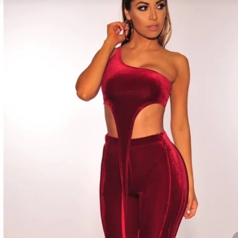 WINE VELVET ONE SHOULDER CAPRI TWO PIECE SET